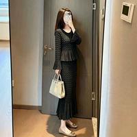 Vente en gros directe usine : Ensemble plissé Miyake tendance pour femme, automne, avec haut à manches cloche cintré et jupe sirène midi