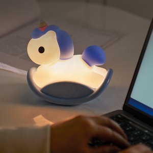 EGOGO, lámpara de luz nocturna de <span class=keywords><strong>unicornio</strong></span> de diseño único de fábrica OEM, lámparas de escritorio decorativas para dormitorio de niños con caballo mecedora de silicona de dibujos animados bonitos - Product Image 3