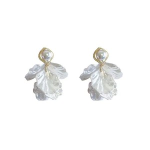 Boucles d'oreilles pendantes tendance style rétro français pour femme, imitation perle, design géométrique, plaqué or 14 carats, alliage de zinc, anniversaire - Product Image 6