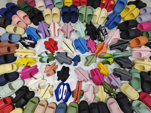 Zapatillas infantiles de varios estilos, sandalias de EVA de una tira para primavera/verano, ligeramente defectuosas, venta al por mayor en stock. - Product Image 2