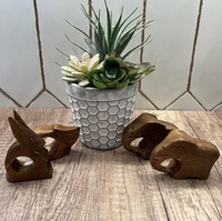 Anneaux de serviette en bois vintage, style moderne du milieu du siècle, cœurs danois ou triangles en teck, porte-anneaux de serviette, anneaux de serviette de table