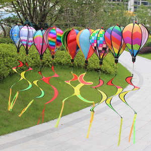 Vente en gros d'ornements de moulin à vent en spirale Montgolfière arc-en-ciel Chaîne de moulin à vent en plein air Décoration de jardin en plastique durable - Product Image 2