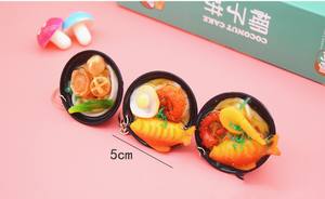 Porte-clés alimentaire <span class=keywords><strong>japonais</strong></span> <span class=keywords><strong>Cuisine</strong></span> 3D Sushi Saumon PVC Simulation Creative Petit Cadeau Alimentaire Pendentif Porte-clés Sac Décoration breloques - Product Image 2