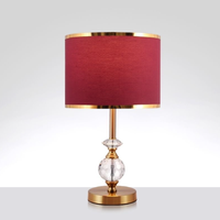 Lampe de table LED en cristal simple et luxueuse, design moderne, à intensité variable, décorative pour hôtel, chambre à coucher, chevet