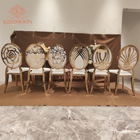 Chaises de mariage modernes de luxe pour hôtel, empilables, durables, démontables, avec pieds Saber, structure en acier inoxydable doré, revêtement en cuir PU blanc