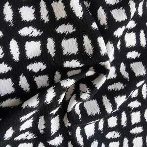 Tessuto stampato in crêpe effetto muschio bianco e nero per vestiti da ragazza, bestseller 2026 - Product Image 3