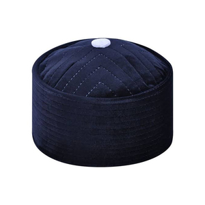 Chapeau de prière islamique léger pour homme en maille tricotée, couleur unie, respirant, idéal pour l'été et le printemps, pour la prière quotidienne et les occasions religieuses. - Product Image 1