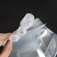 Pochettes de Boisson Personnalisées en Plastique Réutilisable avec Bec Verseur pour Voyage, Alcool et Vin