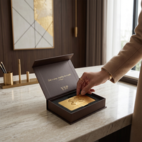Boîte cadeau rigide magnétique de luxe personnalisée avec insert de précision pour carte de membre en or et emballage cadeau haut de gamme