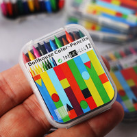 Ensemble de crayons en bois miniatures 12 couleurs à l'échelle 1:12, accessoire pour maison de poupée, emballage en boîte, fournitures artistiques pour jeu d'imitation, pour collectionneurs et enfants