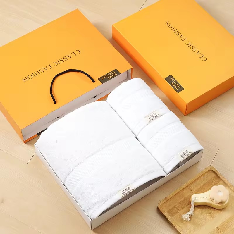 Plain weave white towel