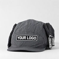Casquette de baseball unisexe réglable en nylon froissé à 5 panneaux avec cache-oreilles en polaire Sherpa et patch d'étiquette tissée personnalisée, chaude pour l'hiver et les activités de plein air