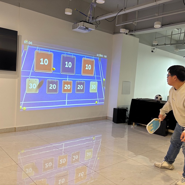 Multiplayer Indoor VR Sports Game Interactive Wall Projection Tennis Pickleball Simulation Training Low Latency 255 Points Touch