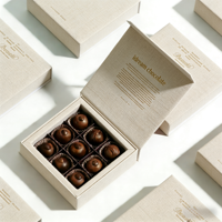 Boîte cadeau en carton haut de gamme personnalisée avec finition mate, insert en mousse pour séparer les chocolats, pour l'emballage des chocolats