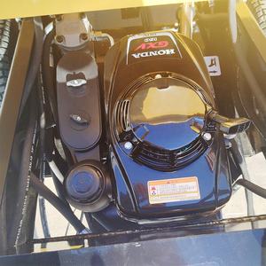 آلة رصف الأسفلت المثبتة على شاحنة ديزل ذات عمر خدمة طويل - Product Image 5