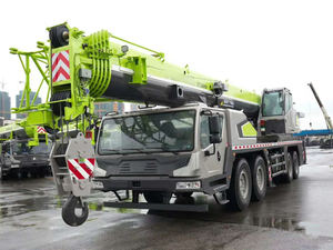 Grue à flèche sur camion ZTC1300A863 à cinq essieux et 8 sections, flèche principale de 85 mètres, neuve de la marque Zoomlion - Product Image 2