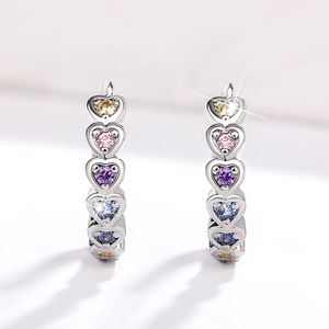 Pendientes de arcoíris con forma de corazón para mujer, aretes de uso diario con forma circular, accesorios dulces y modernos para las orejas - Product Image 4