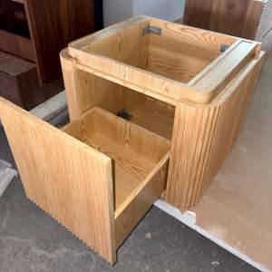 ארון אמבטיה מודרני מעץ אלון עם דוגמת פסים, מראה אובלית עם תאורת לד 600 מ\\\"מ, תלוי על הקיר עם כיור קרמי לחדרי אמבטיה קטנים - Product Image 5