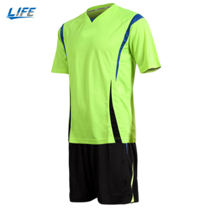 Maillot de football style Pitch 2026 Édition Fan d'été Respirant Séchage rapide Numéro et insigne personnalisés Jour de <span class=keywords><strong>match</strong></span> Stade - Product Image 1