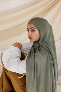 ベストセラーの控えめなムスリム向けモダールヒジャブ、高品質ファッションモダールスカーフヒジャブ、カスタムカラー、無地織りヒジャブ - Product Image 3