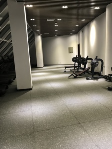 <span class=keywords><strong>Precio</strong></span> de fábrica Gimnasio Piso Alfombra Rollo Azulejo de goma de hierba <span class=keywords><strong>artificial</strong></span> de alta calidad - Product Image 3