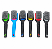Brosse à pneus avec bords recouverts de caoutchouc, poignée ergonomique antidérapante, outil de nettoyage des roues pour un lavage sûr des jantes des pneus