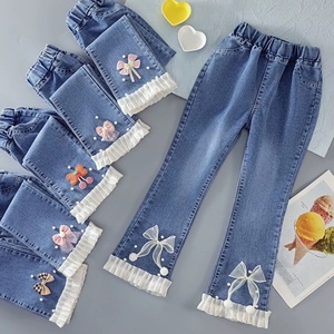 Pantalons en denim de coton pour enfants avec bordure à volants et décorations en nœuds, style jambe large pour filles et garçons, couleurs assorties - Product Image 1