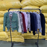 Vestes en tweed d'occasion en gros pour les friperies et les revendeurs, manteaux en bouclette usagés en vrac