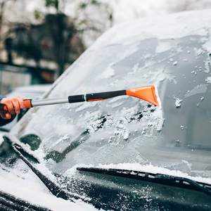 Brosse à neige détachable pour le nettoyage hivernal avec <span class=keywords><strong>grattoir</strong></span> à glace pour <span class=keywords><strong>pare</strong></span>-<span class=keywords><strong>brise</strong></span> de voiture - Product Image 4