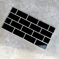 Carreaux muraux en céramique noire sur mesure 30x60cm, finition brillante, éclat lumineux, design moderne minimaliste, intérieur cuisine