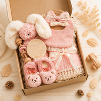 KAIYUE Nouveau Coffret Cadeau Bébé Personnalisé avec Disque Nom Personnalisé, Couverture en Mousseline, Hochet et Chaussons