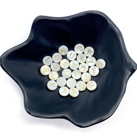 Perles de coquillage d'eau douce de 6/8 mm, 26 lettres A~Z, breloques en nacre avec lettres initiales dorées, perles alphabétiques pour la fabrication de bijoux DIY