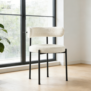 كرسي فاخر عصري بتصميم نورديك بأرجل معدنية بيضاء ومخمل، مناسب لغرفة الطعام والمقاهي وحفلات الزفاف والمناسبات، مصنوع من صوف الحملان - Product Image 1