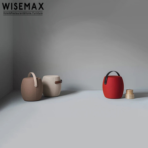 WISEMAX FURNITURE Taburete Moderno de Tela para Sala de Estar, Área Pública, Taburete de Descanso con Asa de Madera, Taburete Redondo de Terciopelo, Otomana - Product Image 3