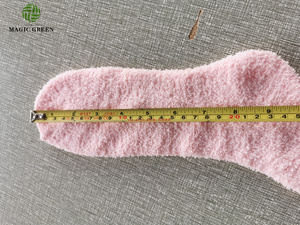 Ma Thuật Màu Xanh Lá Cây Không Khiếm Khuyết Siêu Mềm 100% Polyester Biểu Tượng Tùy Chỉnh Ấm Cúng Lông Sợi Dọc Dệt Kim Mùa Đông Phụ Nữ Người Đàn Ông Sợi Nhỏ Vớ - Product Image 3