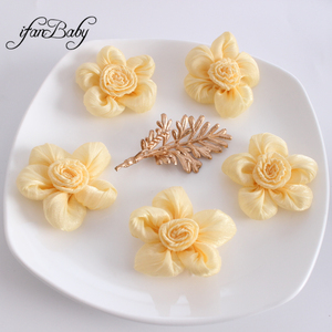 Nuevo accesorio para el cabello floral Rosa Centro enrollado de tela suave de 6CM con nuevas rosas centrales enrolladas - Product Image 4