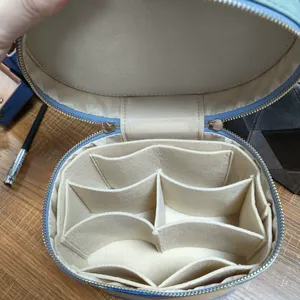 High End Portable Oval Handheld Makeup Case PU Thread Pattern Large Capacity Zipper Closure Removable Cosmetic Storage Box - Product Image 3