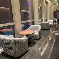 Ensemble de table et de chaises de restaurant commercial personnalisé, style moderne industriel, durable, écologique, en bois léger, solide et confortable