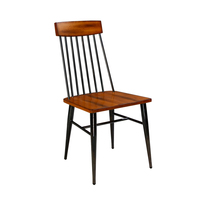 Chaise d'appoint moderne à dossier en forme de fuseau, pieds en métal noir, assise en bois massif, finition thermolaquée, pour café, bistrot, restaurant, vente en gros