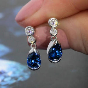 Boucles d'oreilles pendantes en cristal bleu E3215, en argent 925, forme goutte d'eau, serti clos, bijoux classiques pour femme, idéales pour les soirées - Product Image 3