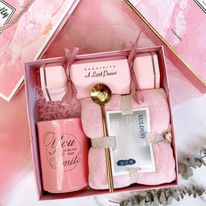 Vente en gros de produits de <span class=keywords><strong>luxe</strong></span> en stock, fournisseur d'ensembles de cadeaux de parapluie de tasse d'anniversaire de fille fantaisie pour femmes cadeau de mariage de fête des mères/ - Product Image 2