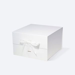 Boîte cadeau magnétique carrée A5 en carton blanc profond avec ruban, emballage de luxe pour vêtements pour hommes, emballage personnalisé pour cadeaux - Product Image 1