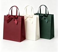 Sac de shopping en papier cartonné rigide, écologique, recyclable, de qualité supérieure, avec logo personnalisé imprimé, poignée en ruban, taille personnalisable