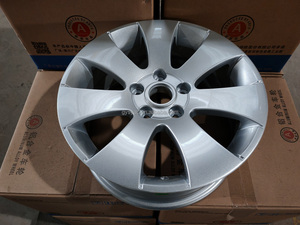 Jantes en alliage d'aluminium <span class=keywords><strong>16</strong></span> pouces (<span class=keywords><strong>16</strong></span>*6.0 pouces) 5*112PCD à 7 branches pour voitures de tourisme Golf/Superb – Stock usine OEM - Product Image 5