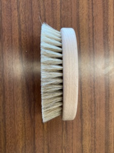 Brosse corporelle sèche en bois NATURAE DONUM, toucher doux pour peaux délicates, poils de cheval de 25 mm, sans cruauté, 12x6,5 cm, personnalisable - Product Image 3