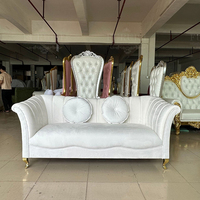 Nouveau design de canapé double en velours blanc pour la décoration de scène des événements de mariage des mariés