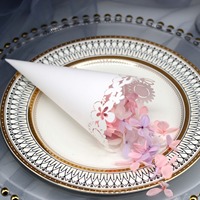 Cônes à confettis en papier blanc découpés au laser, bordure en forme de pétale, porte-fleurs, artisanat DIY pour la décoration de fête de mariage ou de douche nuptiale