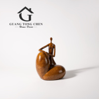 Statue en résine abstraite nordique Art Déco en forme humaine, sculpture créative de dame assise, décoration de table pour la maison et le bureau, artisanat artistique