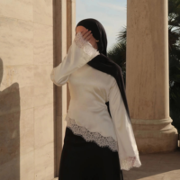 Gaun Muslim Wanita Premium Sharut Dubai Baru, Atasan Berenda Lengan Panjang, Blus Muslim Kasual Bahan Satin, Kemeja Muslimah Sopan dengan Renda