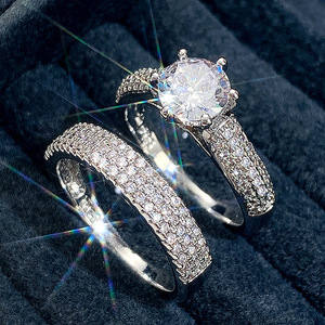 Set di Anelli Creativi in Zirconia per Coppie, Elegante Gioiello di Moda con Diamanti Simulati per Proposte - Product Image 1